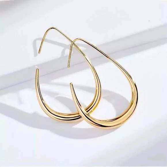 🍋2/$30 New Gold Minimalist Crescent Hoop Earrings - Picture 2 of 4